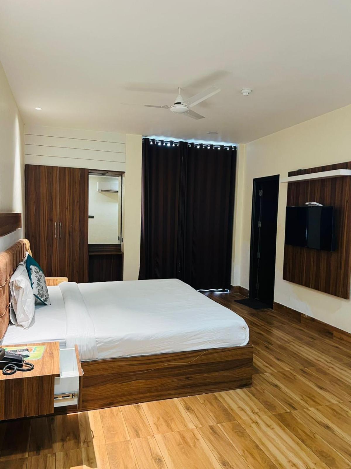 Hotel White House Walking Distance From Golden Temple- With Parking Amritsar Exterior foto